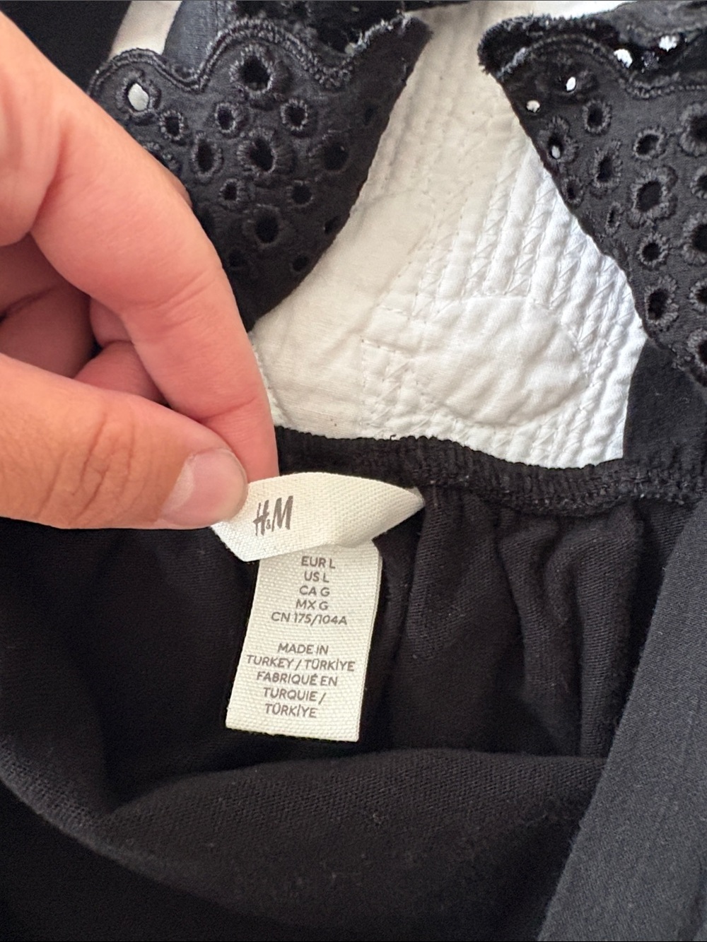 H&M Black Eyelet Strap Crop Tank - Picture 2 of 2